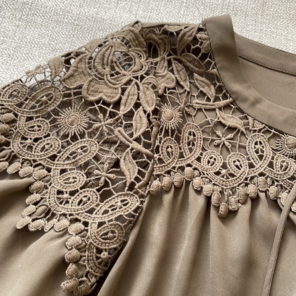 Express Blouse - Picture 2 of 3